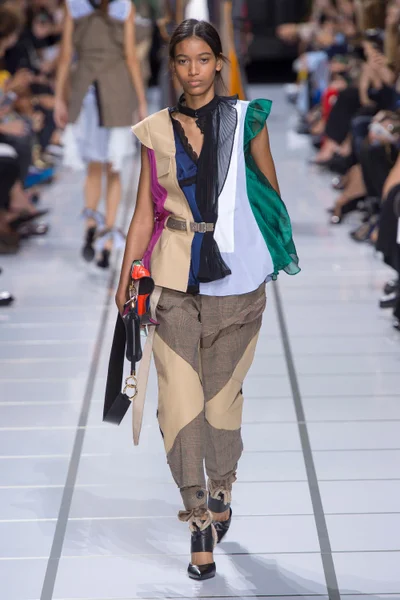 Look 15